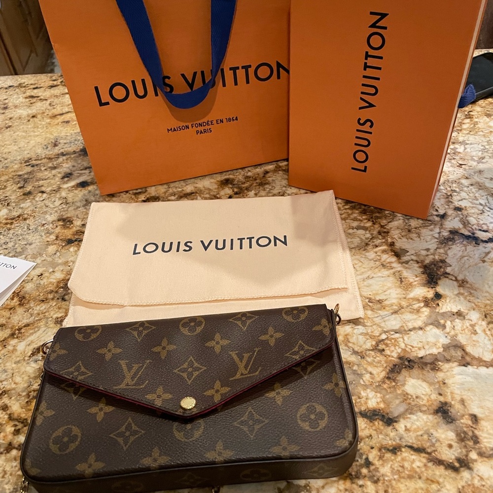 Authentic & New Louis Vuitton Felicie Monogram Discontinued pochette. 10/10.